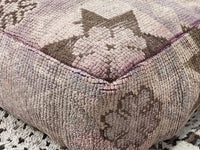 Zoubida's Oasis - Pouf Kilim